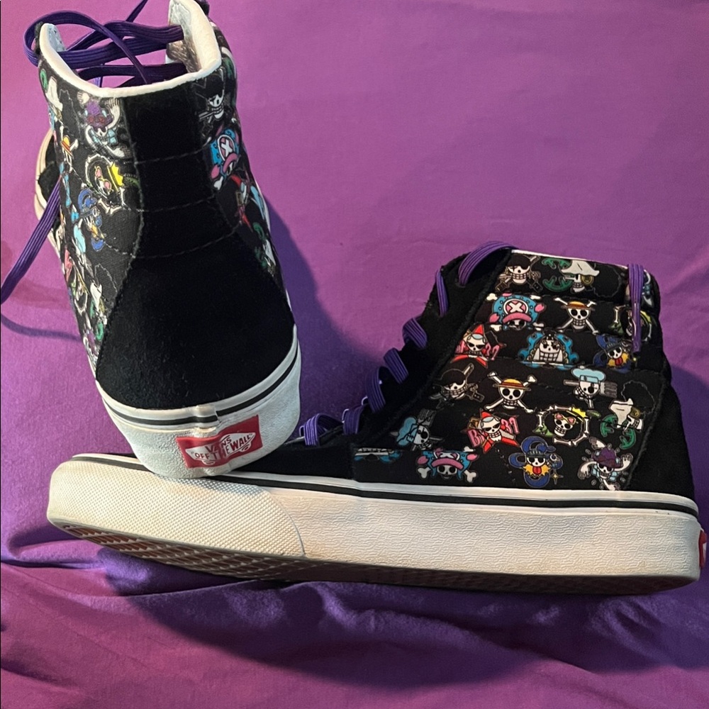 RARE! One Piece x Vans Custom Skull Sk8-Hi.